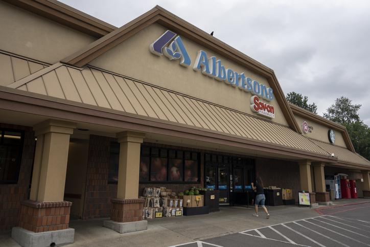 Albertsons is offering a free 30-day trial for its new FreshPass delivery service.